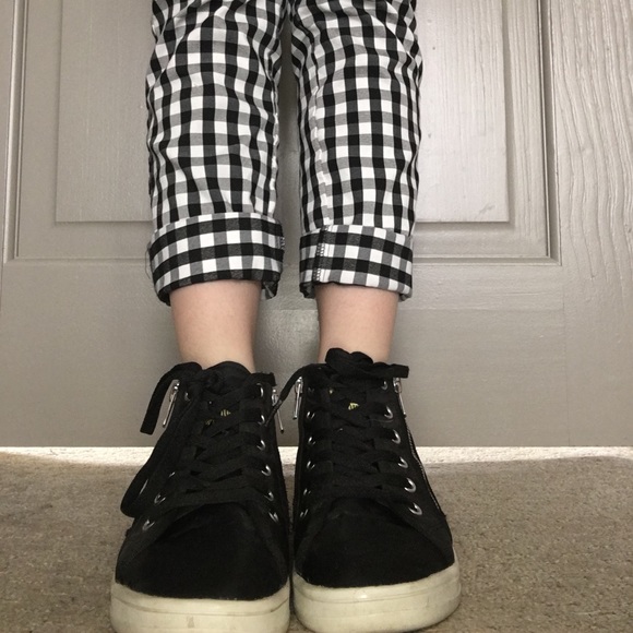 Shoes - Picture 3 of 4